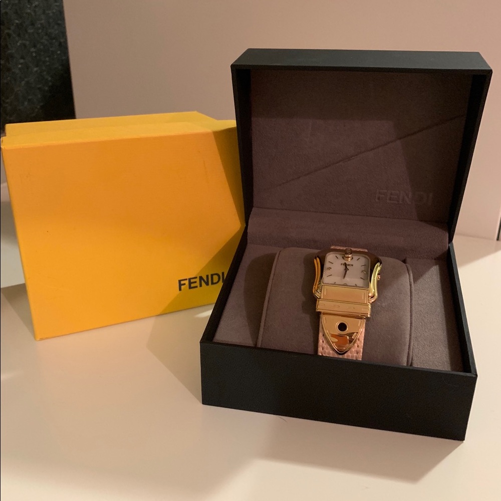 🔥PRICE DROP 🔥Fendi Mother of Pearl Buckle Watch